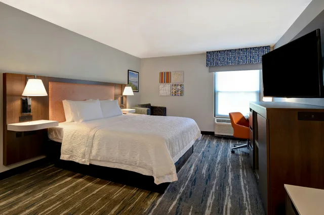 Room, King Bed, Hampton Inn Potomac Mills Woodbridge 1/4