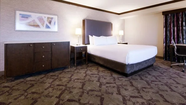 Spa, Suite, King Bed، Silver Legacy Reno - A Caesars Rewards Destination 1/2