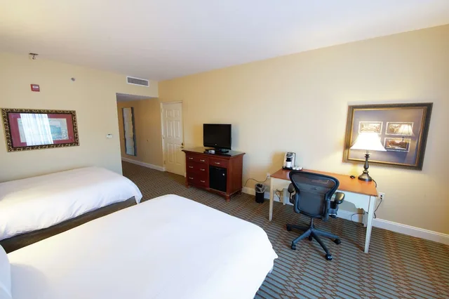 غرفة كلاسيكية بسريرين كوين لذوي الإعاقة، Virginia Crossings Hotel Conference Center 1/10