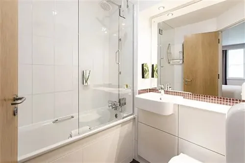 غرفة بسرير مزدوج أو سريرين منفصلين لذوي الإعاقة، Premier Inn London City (Old Street) 1/1