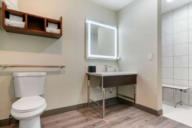 غرفة بسرير كوين لذوي الإعاقة، Comfort Inn Antioch - Century Plaza 4/4