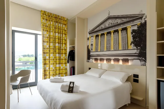 غرفة بسريرين مزدوجين بشرفة، B&B Hotel Savona 1/1