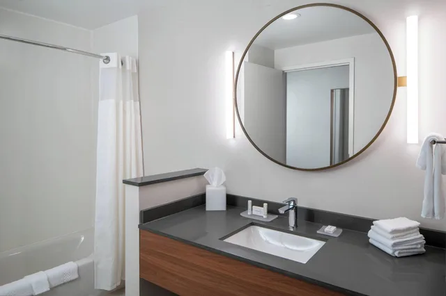 جناح بسرير كينج، Fairfield Inn & Suites Pensacola Pine Forest 5/7