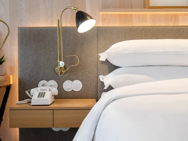 Contemporary, Deluxe، Browns Avenue Hotel 2/2