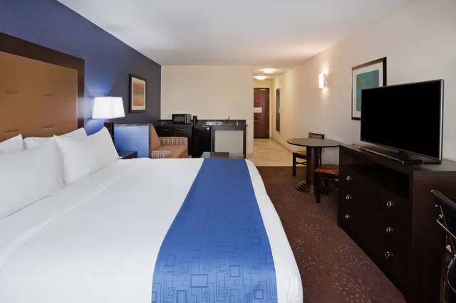جناح بسرير كينج لذوي الإعاقة، Holiday Inn Express Fort Dodge 1/2