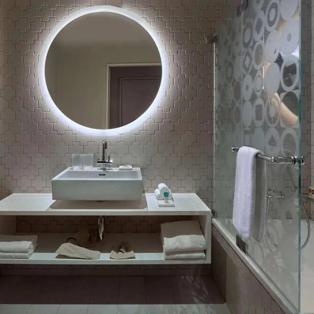 غرفة بسرير كينج في طابق مرتفع بإطلالة، Hyatt Place Zurich Airport The Circle 7/7