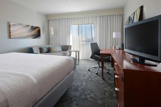 Room, King Bed, Accessible, Sonesta Select Dallas Central Expressway 1/2
