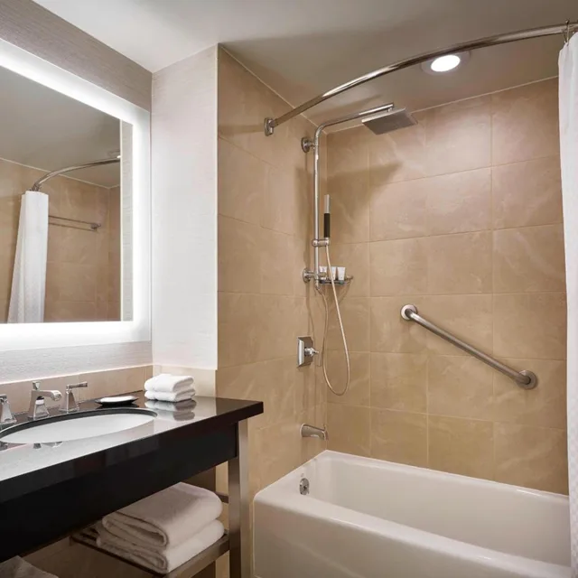 غرفة ديلوكس بسريرين مزدوجين، The Westin Alexandria Old Town 3/4