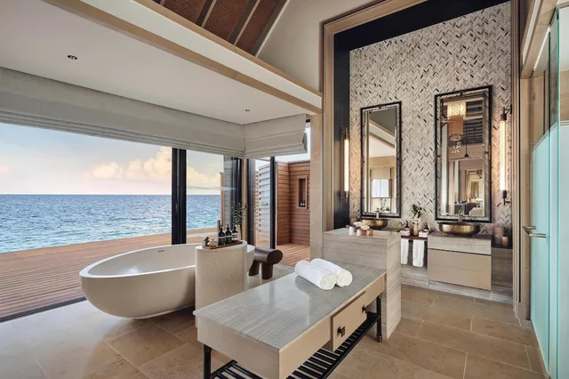 2 Bedrooms, Overwater, Villa, 1 King and 2 Queen Beds, with Pool، Waldorf Astoria Maldives Ithaafushi 8/8