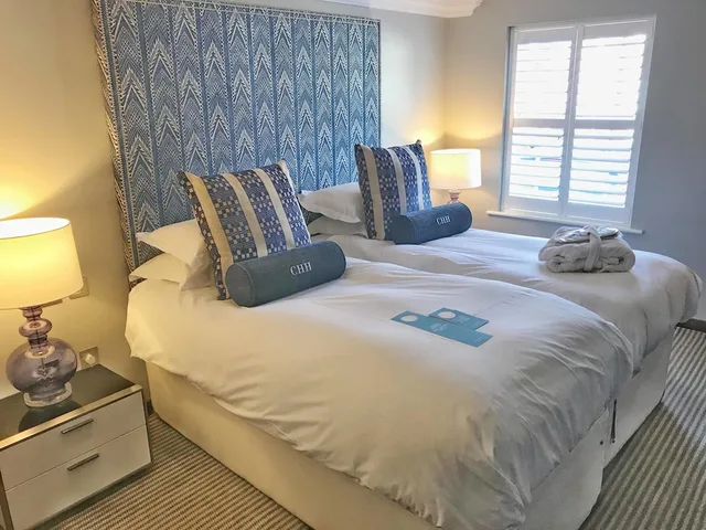 Inland, Twin Beds، The Christchurch Harbour 1/10