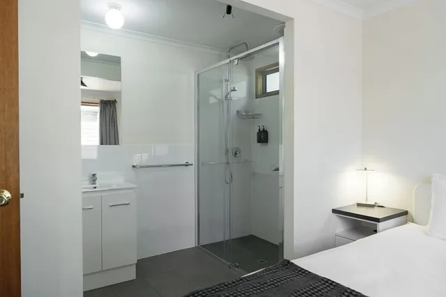 كابينة تنفيذية بسرير كينج، Adelaide Caravan Park 5/6