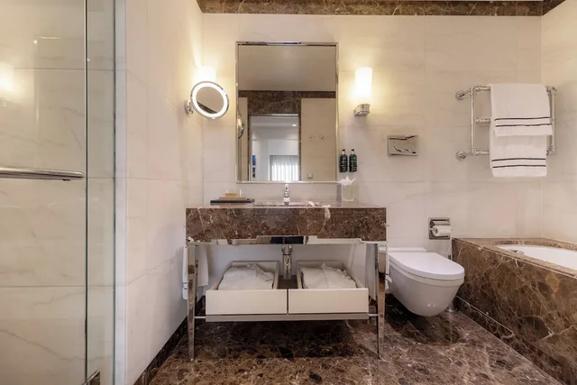 غرفة كلاسيكية بسرير كوين، Melia Genova 6/10