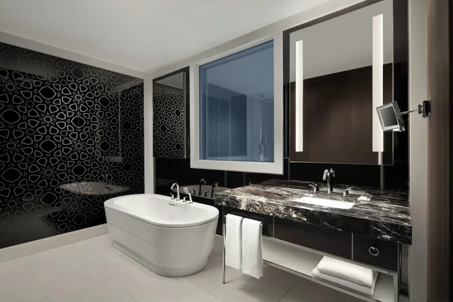 غرفة تنفيذية بسرير كينج بإطلالة على المدينة بشرفة مع دخول صالة النادي، Le Meridien Istanbul Etiler 3/5