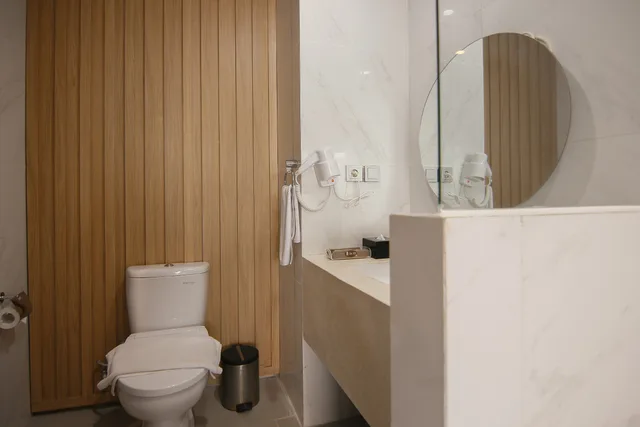 غرفة ديلوكس، Raja Hotel Kuta Mandalika Resort & Convention 3/3
