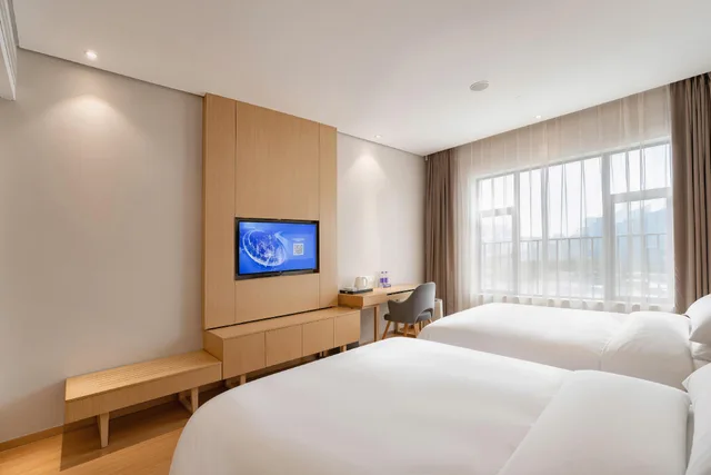 Deluxe, Twin Beds, Lavande Hotel (Shenzhen Longgang Henggang Metro Station) 1/2