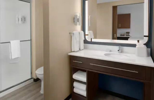 جناح بسريرين كوين بغرفة نوم واحدة لذوي الإعاقة، Homewood Suites by Hilton Charlotte Uptown First Ward 4/5