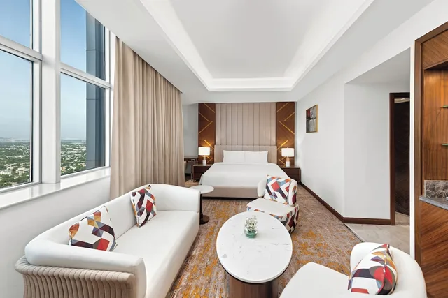 غرفة تنفيذية بسرير كينج، Movenpick Hotel Centaurus 9/10