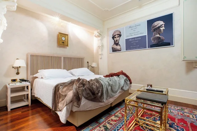 Triple, Double Bed, Sofa, Art Hotel Orologio 1/6