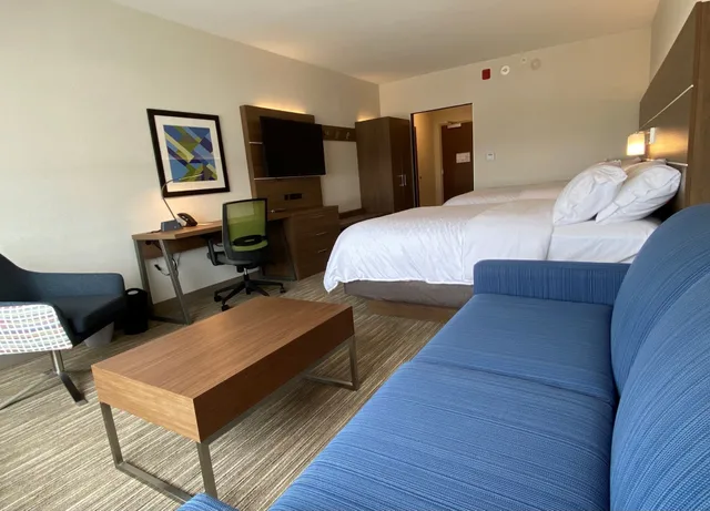 جناح بسريرين كوين مع أريكة، Holiday Inn Express Suites Aurora 3/8