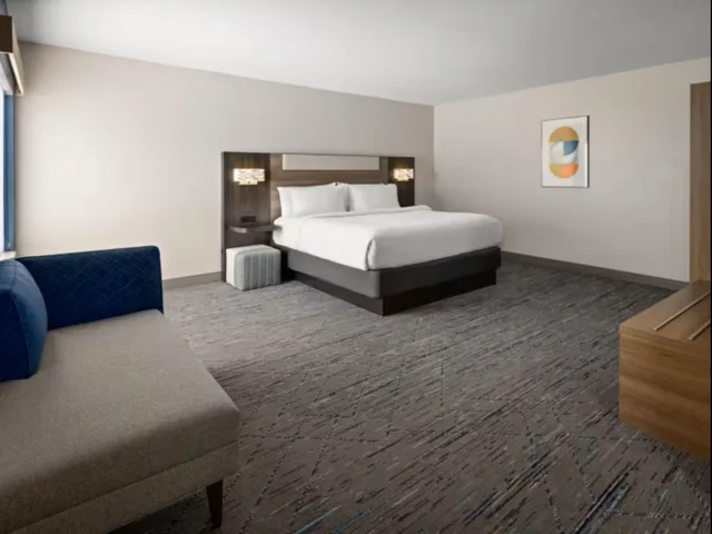 جناح بسرير كينج، Holiday Inn Express Hotel Suites Meriden 1/4