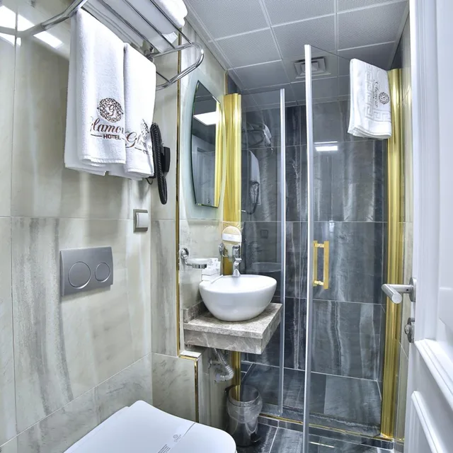Connecting, Double Bed, Glamour Hotel 8/8