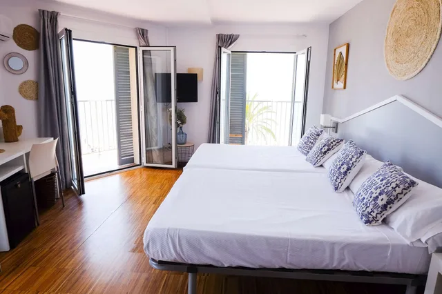 غرفة سوبيريور بسرير مزدوج أو سريرين منفصلين بإطلالة على البحر، Subur Hotel Sitges 2/9