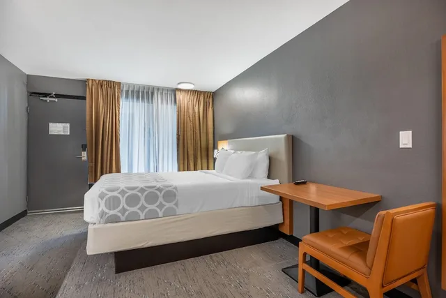 Room, Queen Bed, Accessible, Suburban Studios Branson On The Strip 1/9