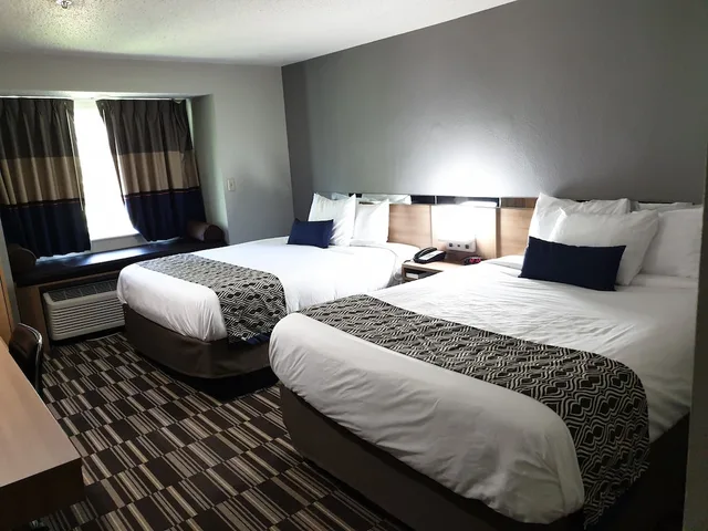 غرفة قياسية بسريرين كوين، Microtel Inn And Suites Augusta 1/2