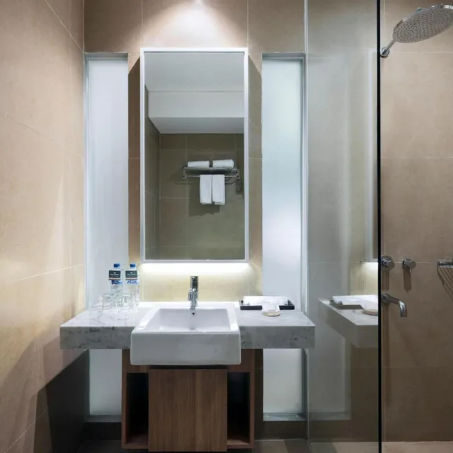 Deluxe Hollywood، Hotel Santika Gunung Kidul 6/6