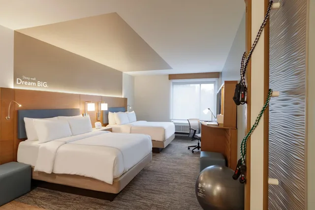 غرفة قياسية بسرير كينج وسريرين كوين، Even Hotel Rochester Mayo Clinic Area 3/6