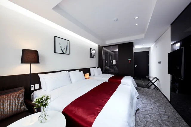 غرفة ديلوكس عائلية بسرير مزدوج وسرير فردي، Ramada by Wyndham Yongin 5/6