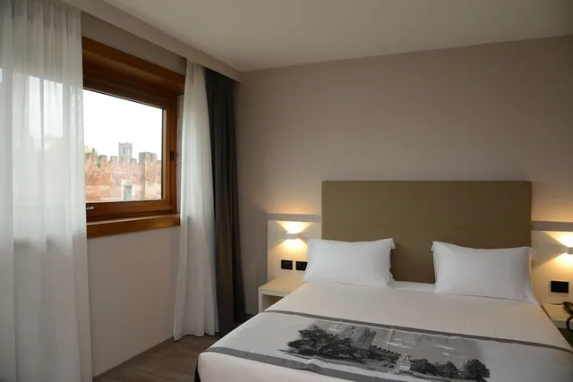 غرفة سوبيريور بسرير كينج وسرير فردي، Albergo Roma, Bw Signature Collection 1/3