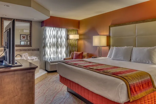 Suite, King Bed, La Quinta Inn Suites Pigeon Forge 2/10