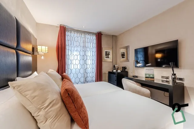 غرفة سوبيريور بسرير كوين، Hotiday Room Collection - Paris Arc de Triomphe 5/10