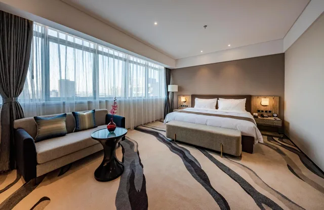 Deluxe, King Bed, Garden Side، Mercure Panjin 3/7