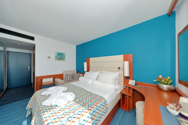 غرفة كلوب بريميوم بسرير مزدوج بإطلالة على البحر بشرفة، Hotel Kornati Biograd 2/8