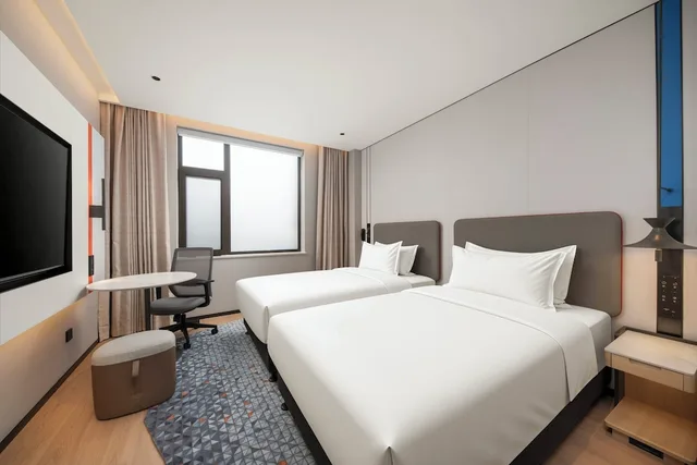 Holiday Inn Express Jinan Quancheng Square by IHG، جينان 13/50