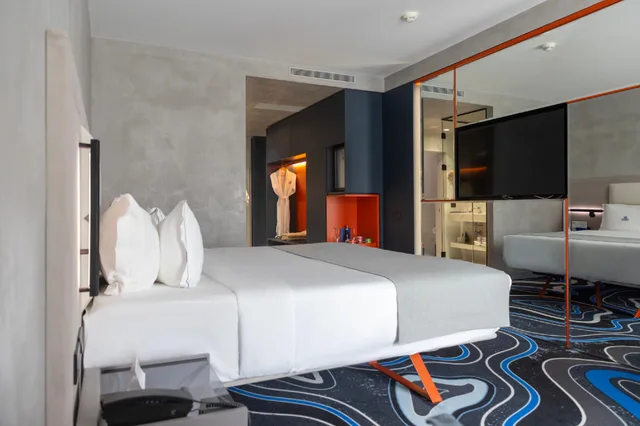Room, King Bed, Pool and Sea View، Maritim Marina Bay Resort & Casino 1/1