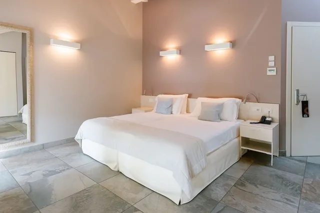 غرفة بريميوم بسرير كينج بإطلالة على البحيرة، Relais Villa Porta 4/10