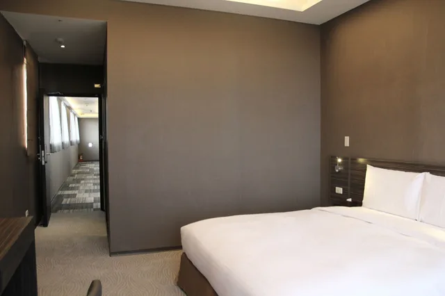 غرفة ثلاثية، CAPITAL HOTEL SONGSHAN 2/2