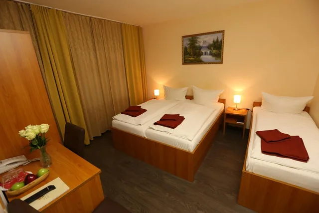 غرفة ثلاثية، Hotel Ai Koenigshof 9/10