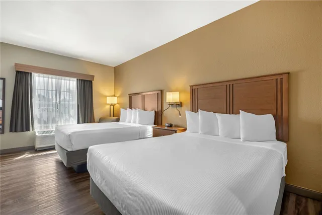 Room, 2 Queen Beds, Pet Friendly, Best Western Woodburn 1/3