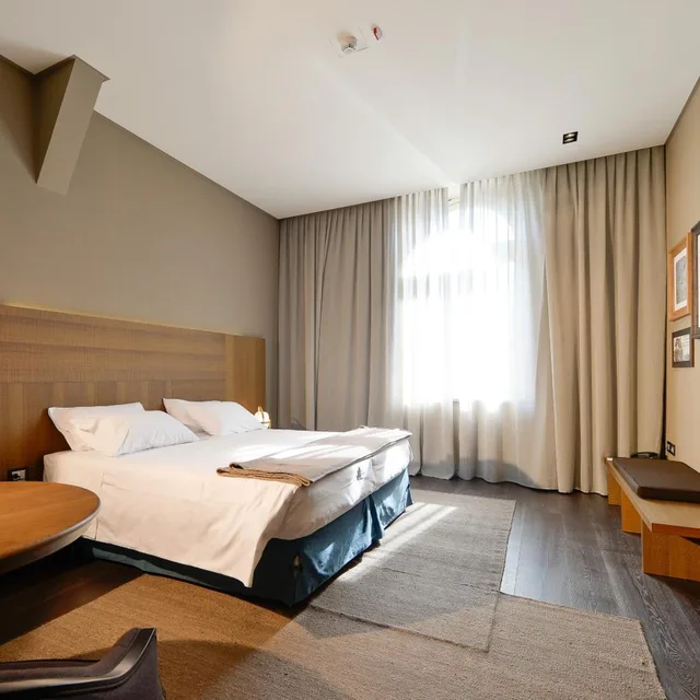 جناح جونيور، Grand Hotel Billia 1/10