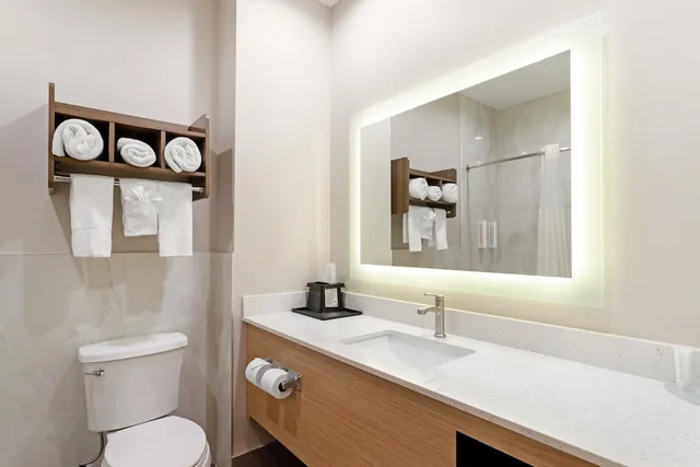 غرفة قياسية بسريرين كوين، Clarion Pointe Spring - Houston North 5/5