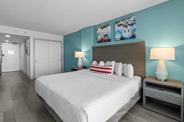 Efficiency, Pinnacle, Deluxe, King Bed, Ocean Front، Compass Cove Resort 2/6
