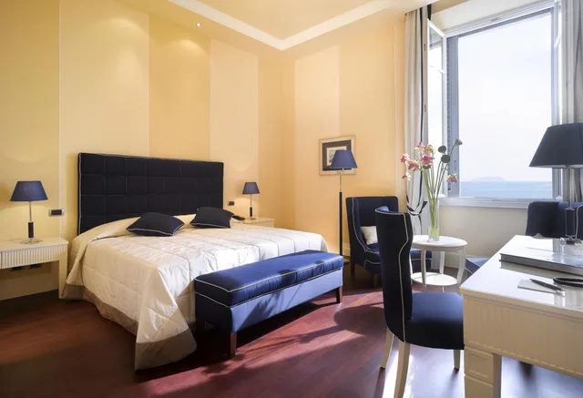 غرفة سوبيريور بسرير مزدوج أو سريرين منفصلين بإطلالة على البحر، Grand Hotel Palazzo Livorno Mgallery 5/8