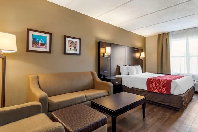 Suite, King Bed, Sofa, Accessible, Comfort Inn & Suites Near Six Flags GA 5/10