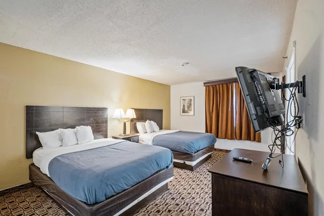جناح فاخر بسريرين كوين، Coratel Plus Suites Wichita West Airport 3/7