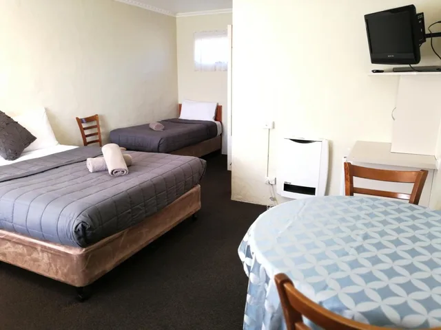 غرفة قياسية رباعية، Wintersun Gardens Motel 1/1