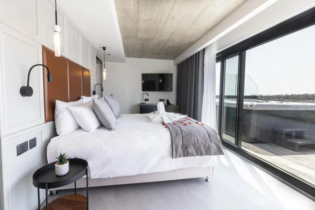 جناح بجاكوزي، The Londoner Hotel Sliema 3/10